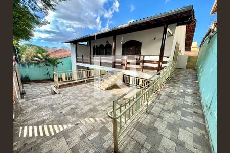 Fachada de casa à venda com 8 quartos, 288m² em Santa Rosa, Belo Horizonte