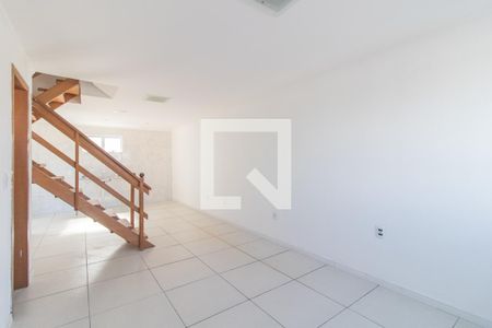 Sala de casa de condomínio para alugar com 2 quartos, 90m² em Vila Nova, Porto Alegre
