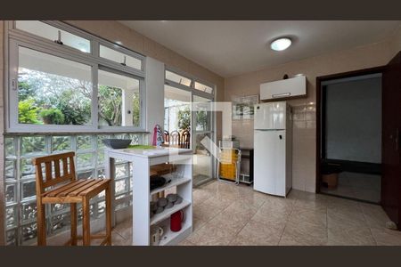 Casa à venda com 3 quartos, 300m² em Piratininga, Niterói