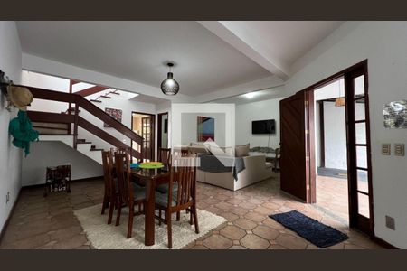 Casa à venda com 3 quartos, 300m² em Piratininga, Niterói