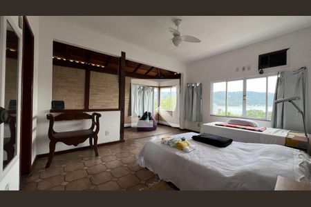 Casa à venda com 3 quartos, 300m² em Piratininga, Niterói