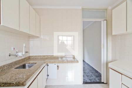 Cozinha de apartamento para alugar com 2 quartos, 53m² em Vila Iorio, São Paulo