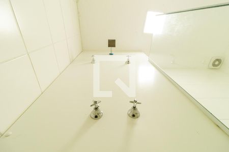 Banheiro de apartamento para alugar com 2 quartos, 50m² em Vila Guilherme, São Paulo