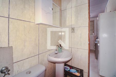 Banheiro de apartamento à venda com 2 quartos, 50m² em Rubem Berta, Porto Alegre