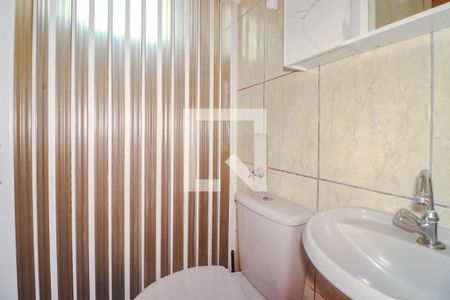 Banheiro de apartamento à venda com 2 quartos, 50m² em Rubem Berta, Porto Alegre