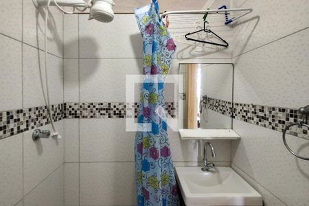 Banheiro 1 de kitnet/studio para alugar com 1 quarto, 49m² em Guilhermina, Praia Grande