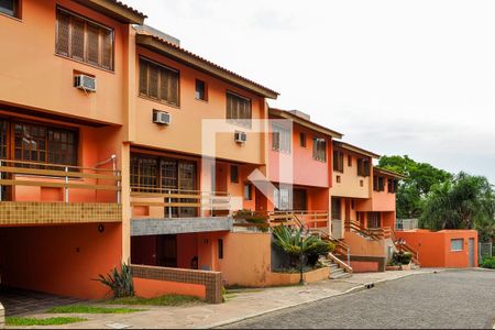 Fachada de casa de condomínio à venda com 3 quartos, 285m² em Menino Deus, Porto Alegre