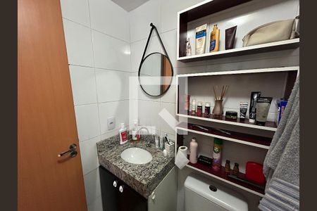 Banheiro de apartamento para alugar com 2 quartos, 47m² em Encantado, Rio de Janeiro