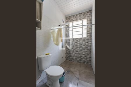 Banheiro de casa à venda com 2 quartos, 95m² em Chácara das Pedras, Porto Alegre
