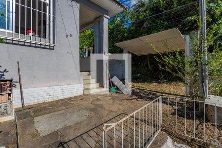 Quintal de casa à venda com 2 quartos, 95m² em Chácara das Pedras, Porto Alegre