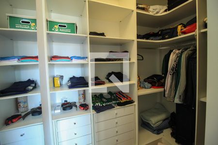 Closet de casa à venda com 3 quartos, 120m² em Vila Bertioga, São Paulo