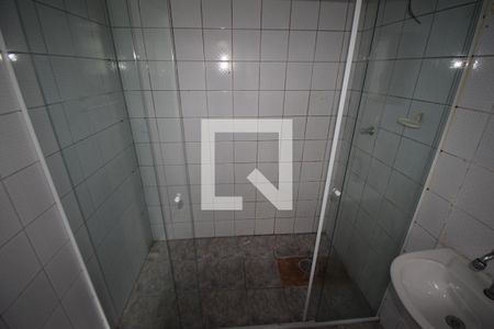 Banheiro de casa para alugar com 3 quartos, 95m² em Guaiauna, São Paulo