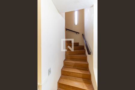 Escada de casa para alugar com 2 quartos, 150m² em Jardim Santa Cruz (sacoma), São Paulo