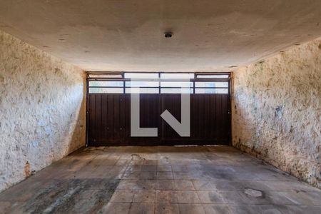 Garagem de casa à venda com 3 quartos, 151m² em Teresópolis, Porto Alegre