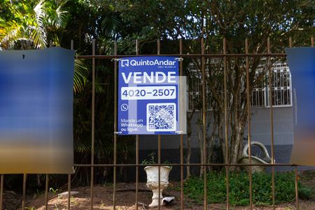 Fachada e Placa de casa à venda com 3 quartos, 151m² em Teresópolis, Porto Alegre