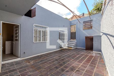 Quintal de casa à venda com 3 quartos, 151m² em Teresópolis, Porto Alegre