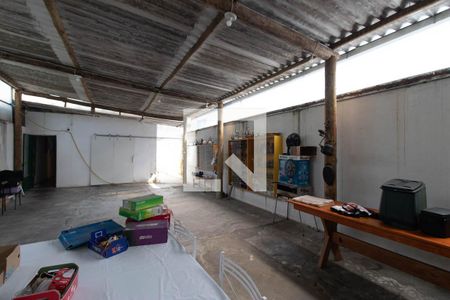 Área de Serviço e Quintal de casa à venda com 4 quartos, 200m² em Parque Edu Chaves, São Paulo