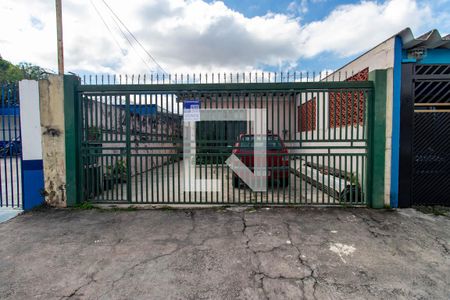 Fachada de casa à venda com 4 quartos, 200m² em Parque Edu Chaves, São Paulo