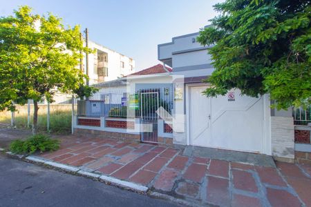 Fachada de casa à venda com 4 quartos, 150m² em Centro, Canoas