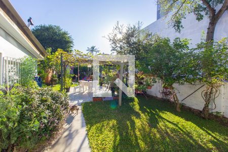 Quintal de casa à venda com 4 quartos, 150m² em Centro, Canoas