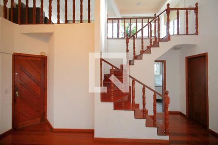 Escadas de apartamento para alugar com 3 quartos, 180m² em Buritis, Belo Horizonte