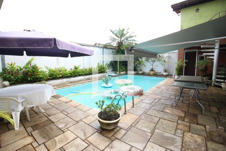 Piscina de casa à venda com 4 quartos, 226m² em City Bussocaba, Osasco