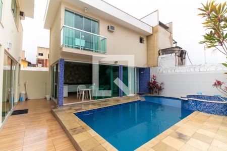 Área externa de casa à venda com 6 quartos, 600m² em Itaipu, Niterói
