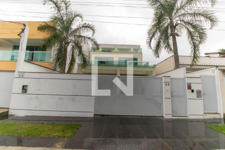 Fachada de casa à venda com 6 quartos, 600m² em Itaipu, Niterói