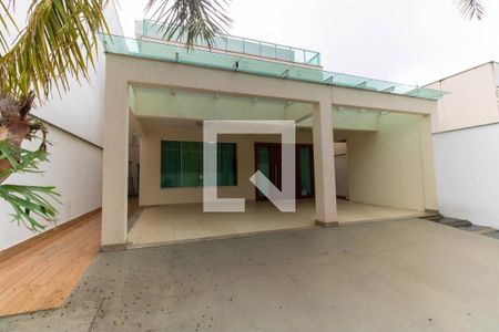 Garagem de casa à venda com 6 quartos, 600m² em Itaipu, Niterói