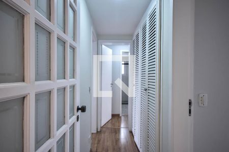 Corredor de apartamento para alugar com 3 quartos, 155m² em Jardim Londrina, São Paulo