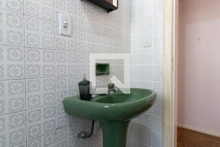 Banheiro de apartamento à venda com 1 quarto, 40m² em Azenha, Porto Alegre