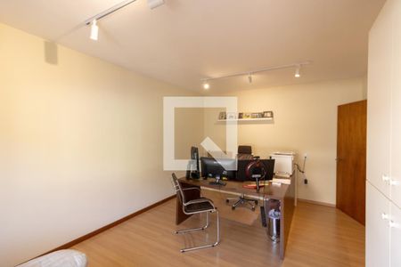 Escritório de casa à venda com 3 quartos, 375m² em Guarujá, Porto Alegre