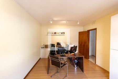 Escritório de casa à venda com 3 quartos, 375m² em Guarujá, Porto Alegre