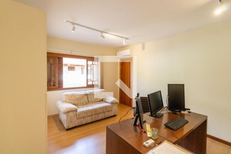 Escritório de casa à venda com 3 quartos, 375m² em Guarujá, Porto Alegre
