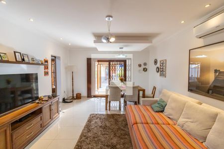 Sala de casa à venda com 3 quartos, 375m² em Guarujá, Porto Alegre