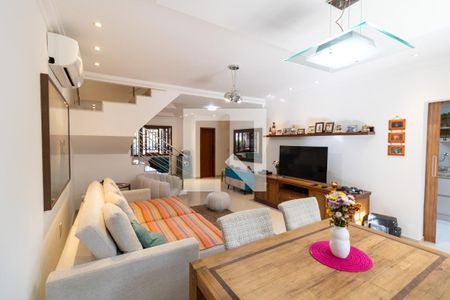 Sala de casa à venda com 3 quartos, 375m² em Guarujá, Porto Alegre