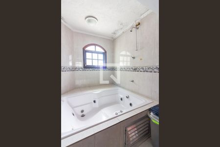 Banheiro da Suíte de casa à venda com 3 quartos, 230m² em Santo Antônio, Osasco