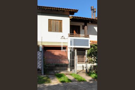 Fachada de casa à venda com 2 quartos, 105m² em Cristal, Porto Alegre