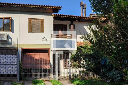 Fachada de casa à venda com 2 quartos, 105m² em Cristal, Porto Alegre
