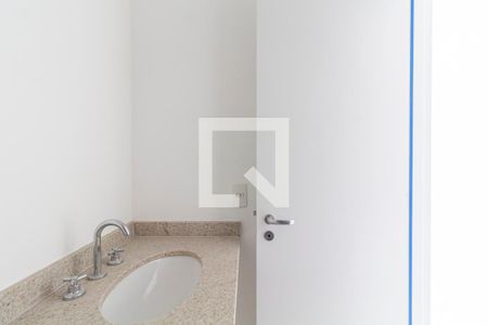 Banheiro de kitnet/studio para alugar com 1 quarto, 26m² em Pinheiros, São Paulo