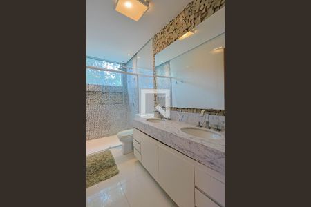 Banheiro 2 de casa de condomínio à venda com 4 quartos, 510m² em Parque do Engenho, Belo Horizonte