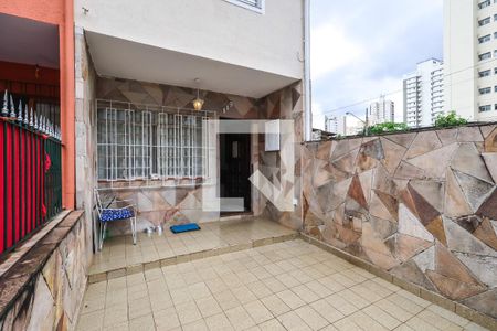 Fachada de casa à venda com 3 quartos, 100m² em Vila Gumercindo, São Paulo