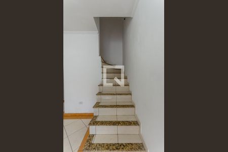 Escada de casa para alugar com 2 quartos, 74m² em Jardim Maristela, São Paulo