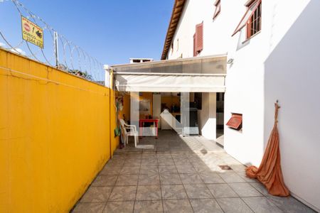 Quintal de casa à venda com 3 quartos, 160m² em Espírito Santo, Porto Alegre
