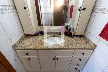 Banheiro da Suíte de casa à venda com 3 quartos, 160m² em Espírito Santo, Porto Alegre