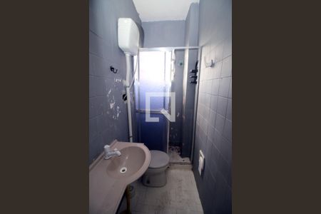 Banheiro de apartamento para alugar com 1 quarto, 46m² em Parada de Lucas, Rio de Janeiro