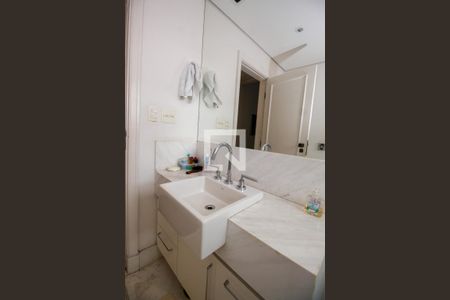 Banheiro da Suíte 2 de casa para alugar com 3 quartos, 800m² em Jardim Leonor, São Paulo