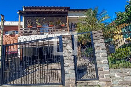 Fachada de casa à venda com 4 quartos, 400m² em Medianeira, Porto Alegre