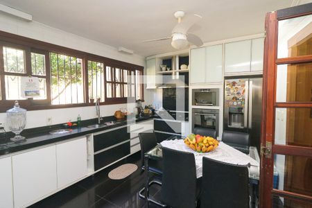 Cozinha de casa à venda com 4 quartos, 400m² em Medianeira, Porto Alegre