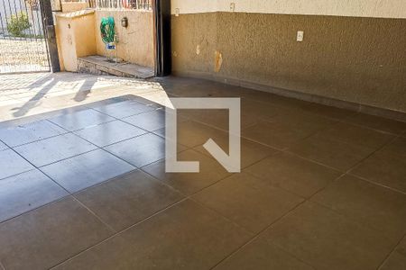 Garagem de casa à venda com 4 quartos, 400m² em Medianeira, Porto Alegre